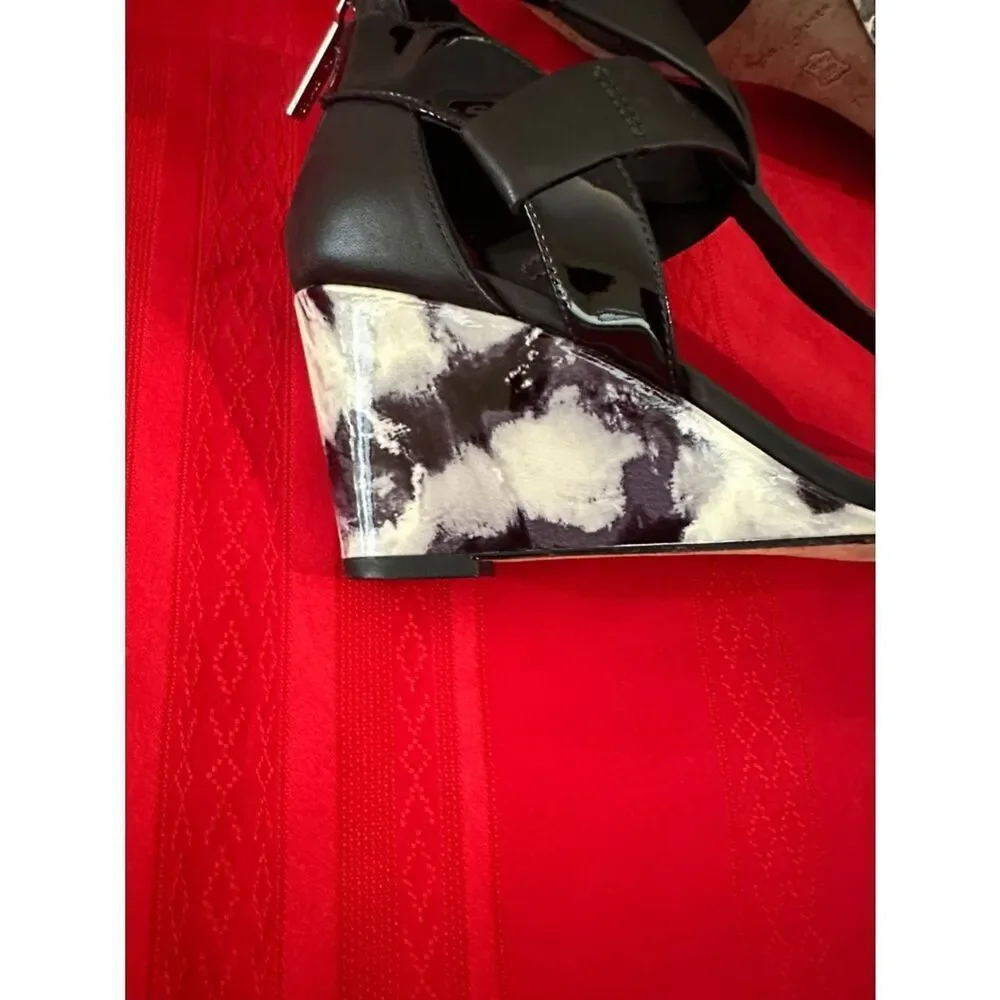 Donald J. Pliner Black/White Strappy Wedge Sandals with Buckle Size 7N